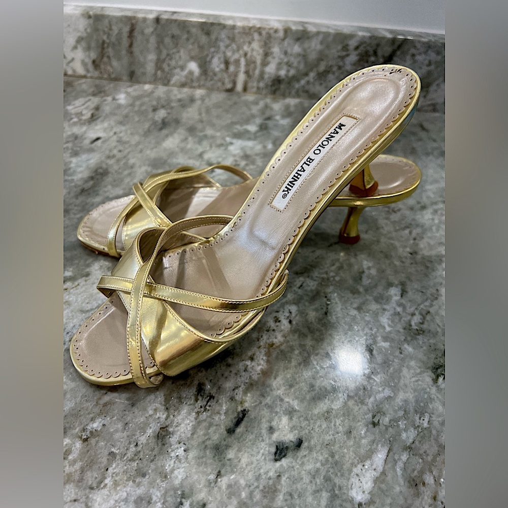 MANOLO BLAHNIK Gold Heels Stiletto Heels Stilettos Kitten Heels size 40
